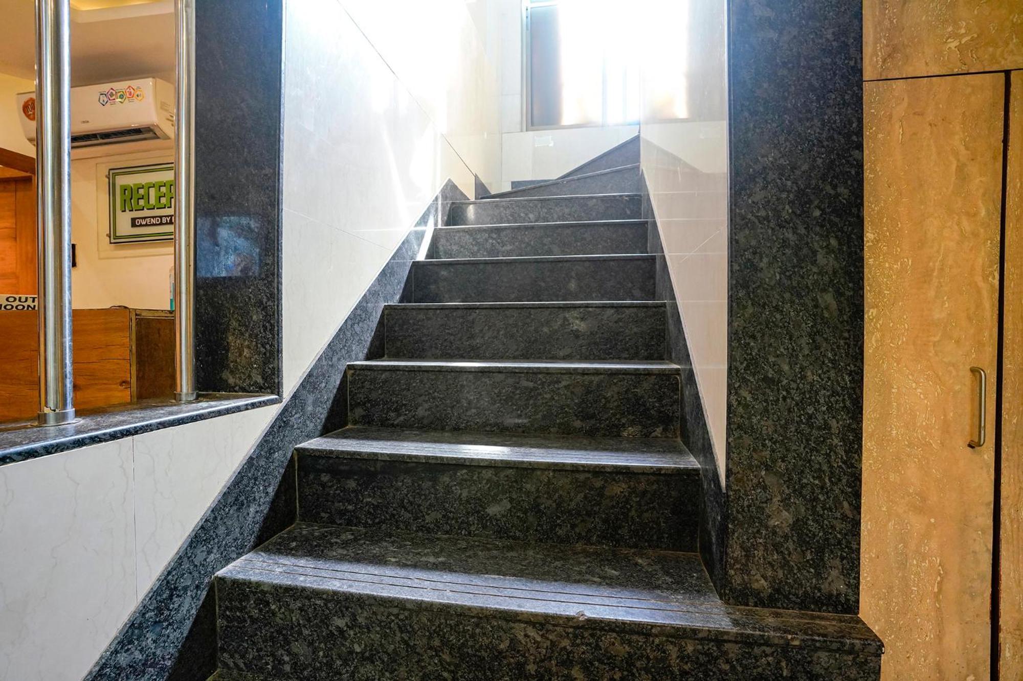 Fabhotel Regal Inn Mumbai Ngoại thất bức ảnh